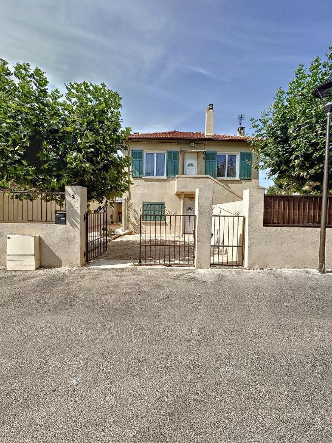 Hébergement de vacances Charmante Maison De Avec Jardin, Terrasse Et Terrain De Petanque *